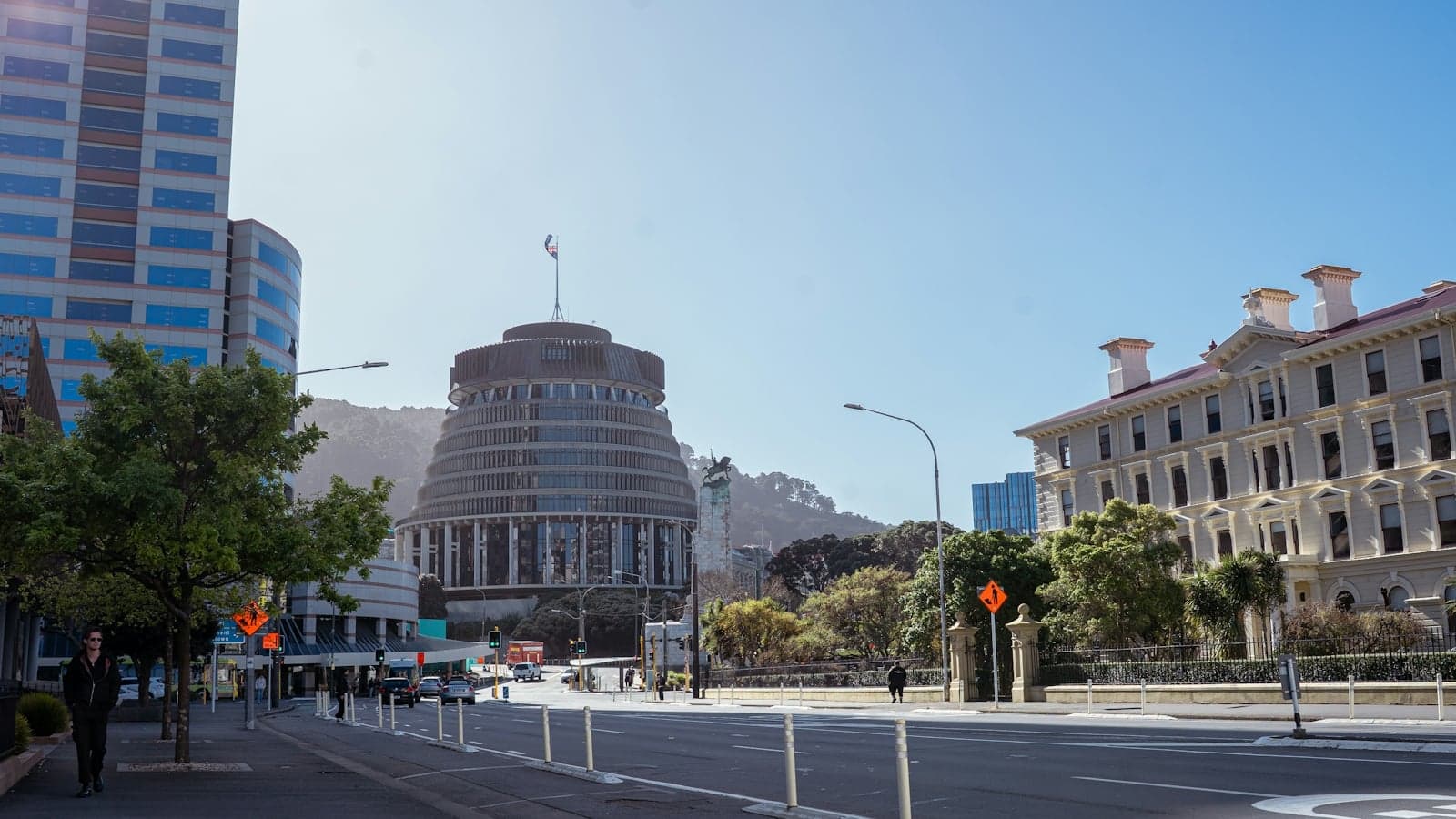 What does a law degree in New Zealand involve?