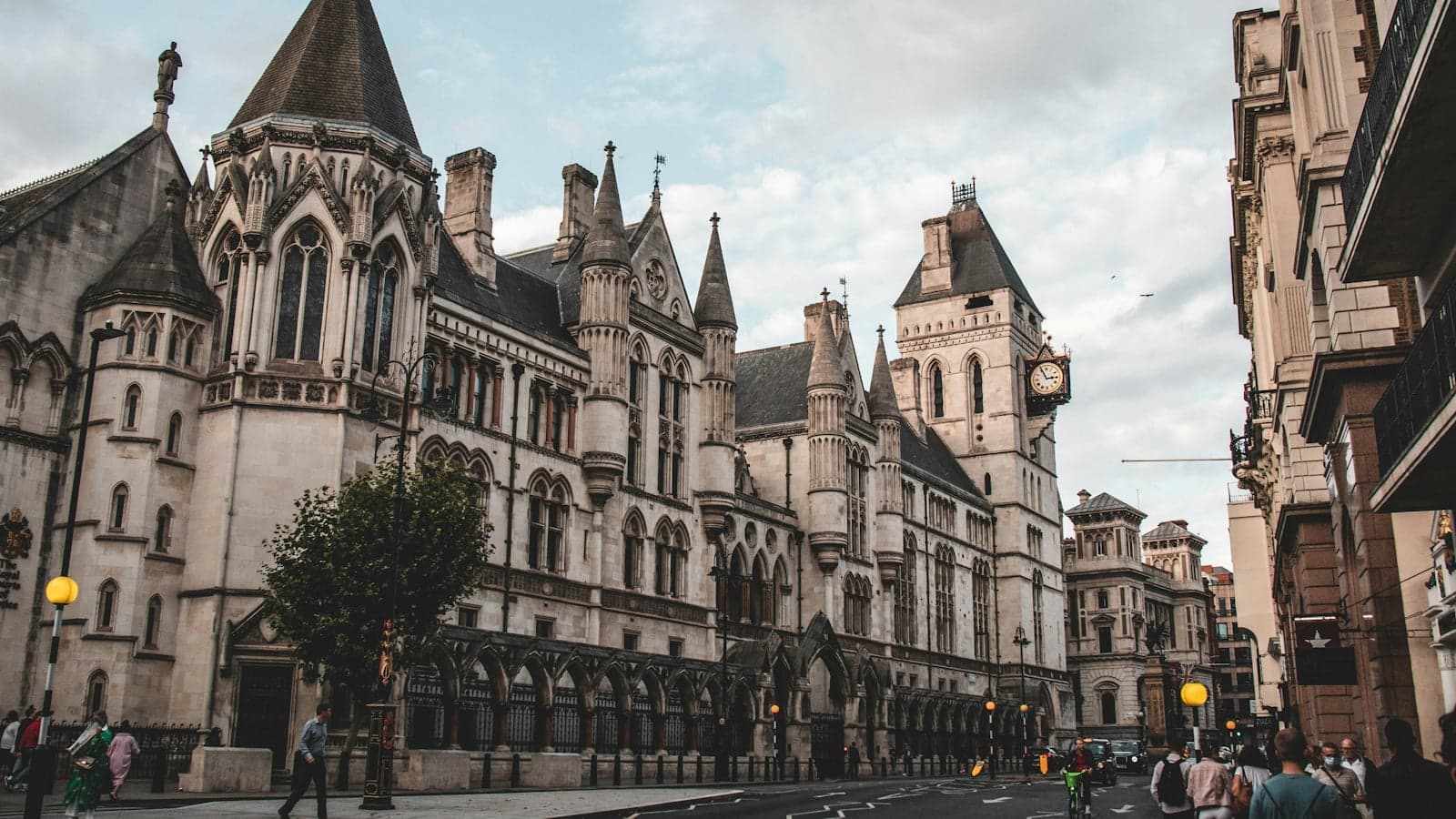 How to study law at a UK university: cases and the SQE