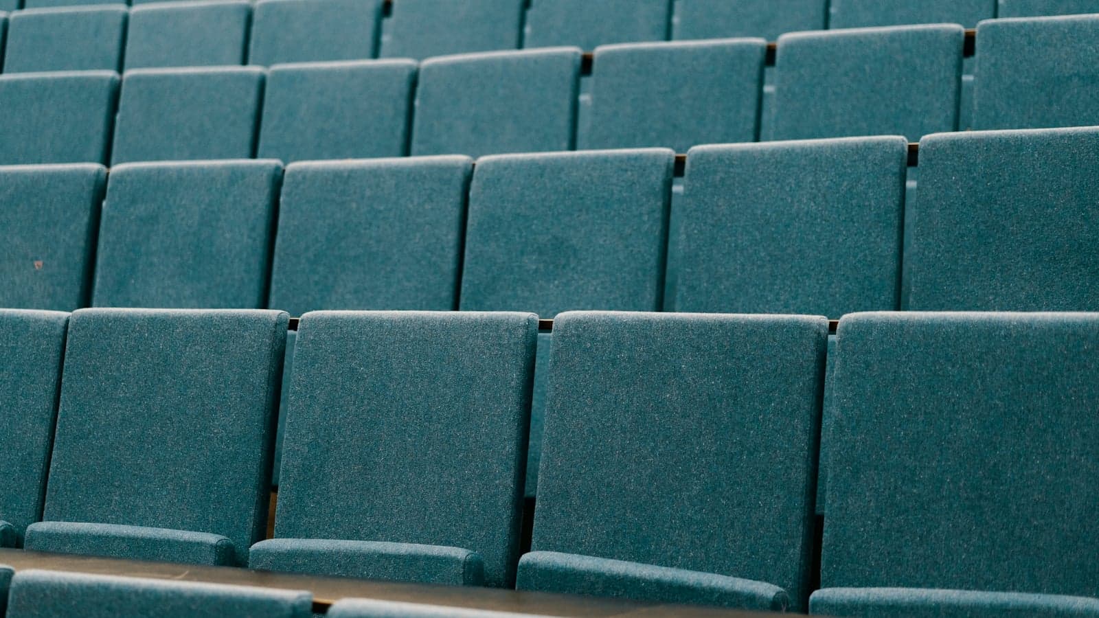 Do you have to attend lectures at a UK university?