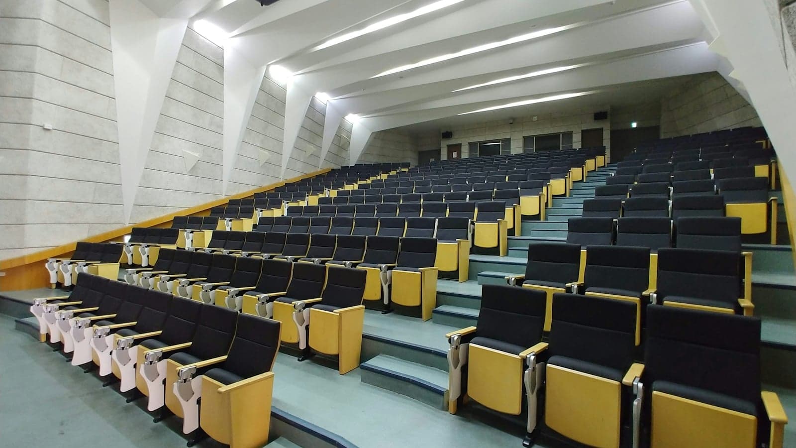 How do New Zealand universities record your lectures?