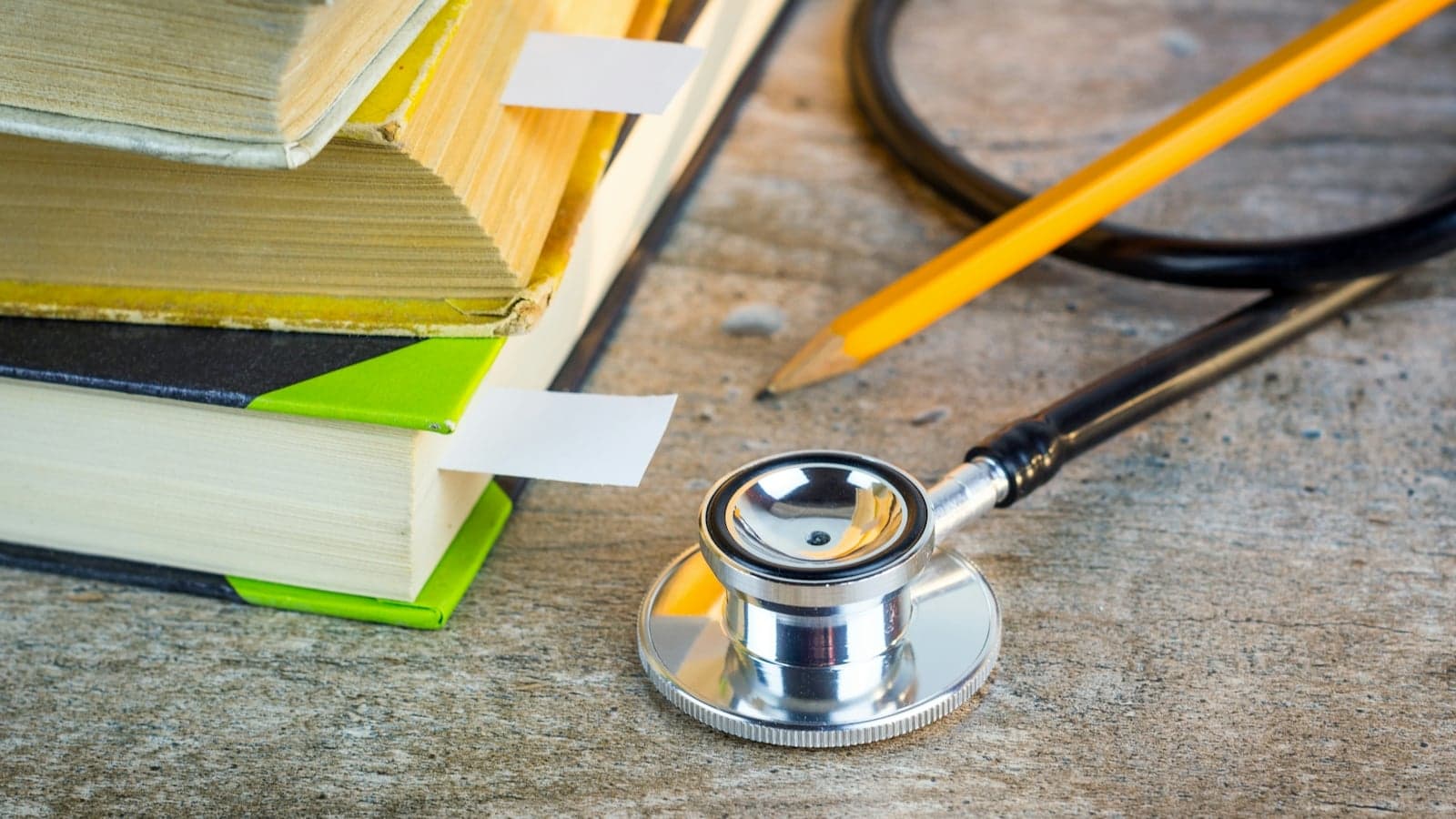 How to study medicine in the UK, from lectures to the MLA