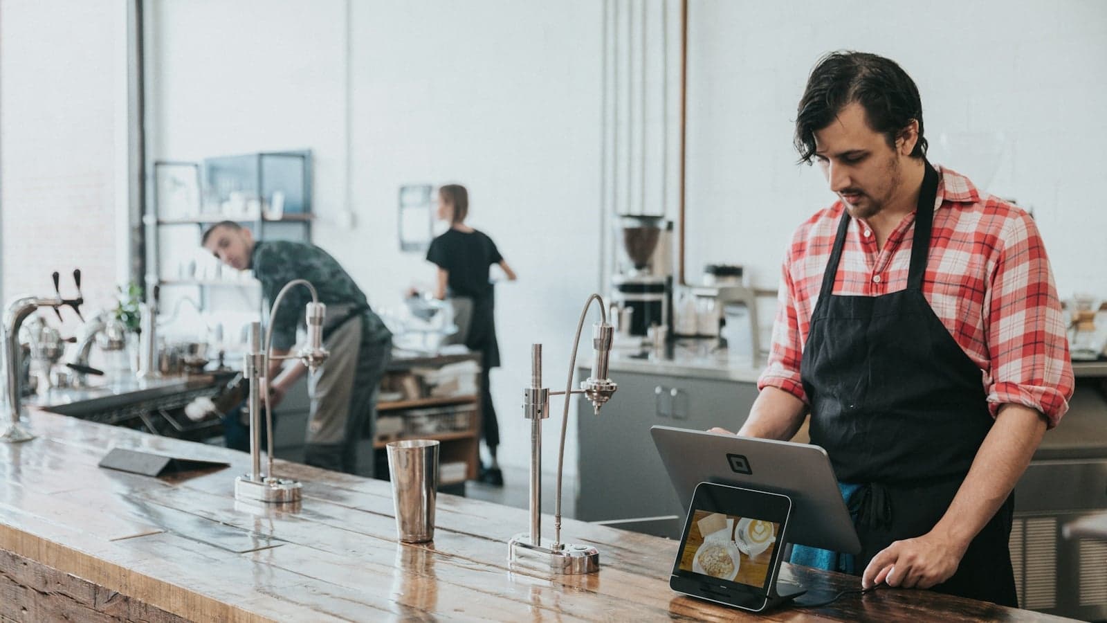 Working while studying in New Zealand: tax, pay and hours